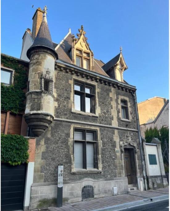 Fire, Appartement Vue Cathedrale Reims Exterior foto